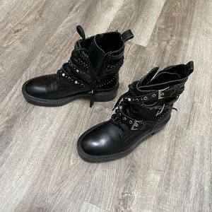 Combats boots never worn excellent condition